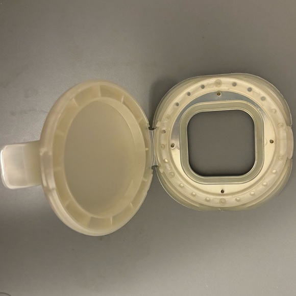 Bath and Body Works Pearls and Gems Visor Clip Scentportable Holder - Picture 4 of 5